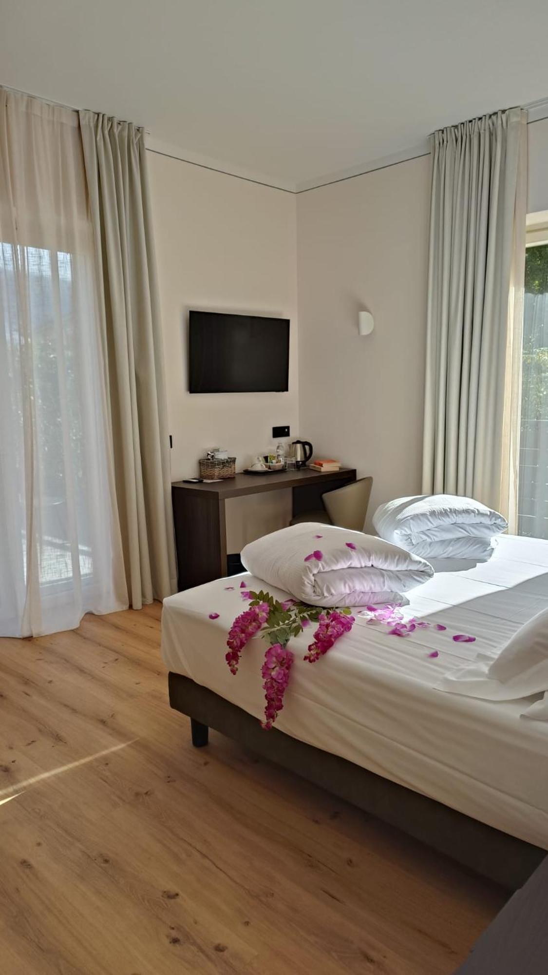 קנוביו Hotel Villa Cuserina מראה חיצוני תמונה